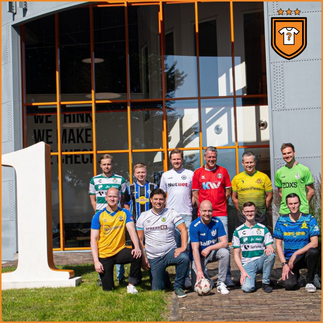 MysteryUnitedEU's tweet photo. We ontvingen deze prachtfoto van het bedrijf #Snakeware uit Sneek! 📸 Zij bestelden mystery shirts en poseerden daar dan ook trots mee! 😎 Welke clubs herken jij?

▶️ https://t.co/NtayvqTwDM https://t.co/715wSIAnln