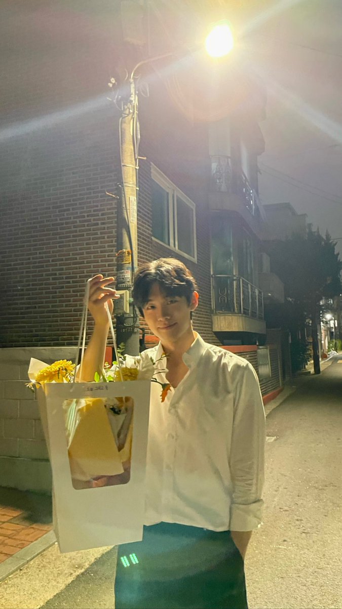 Demian_tweet's tweet photo. Thank you for coming to my first radio today
And thank you for the gift too!!!
I'll see you at 8pm to 10pm kst every friday
At arirang radio 😁 @Arirang Radio K-Pop 

와주신 딜라이트, 선물 보내주신 딜라이트 모두 너무 감사합니다!
앞으로도 매주 금요일 8시에 아리랑 라디오에서 만나요 https://t.co/jKxjJeVnTW