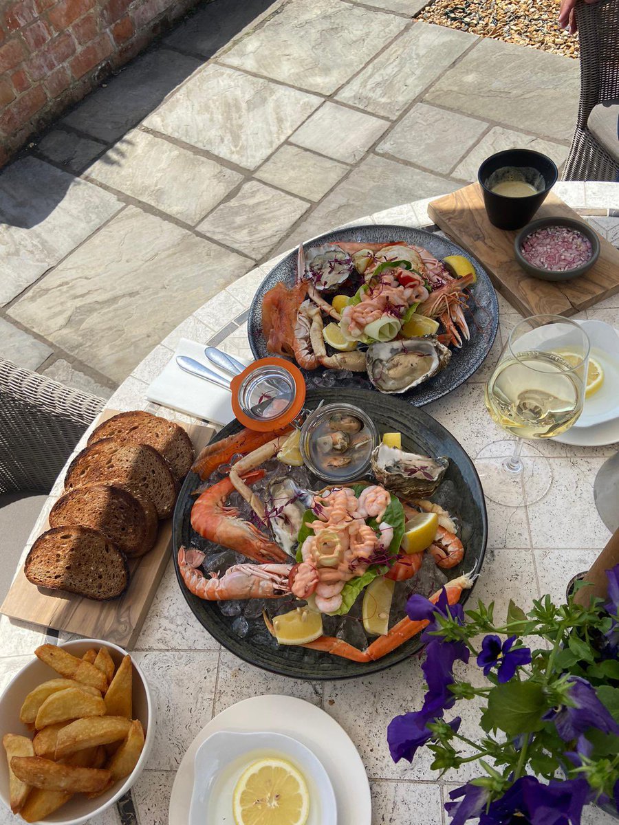 PlumtreeGriffin's tweet photo. Suns out, seafoods out. 
Taking a leaf out of some of our fave places today… @rockybottoms1 @WhiteHorseBranc @duckinnstanhoe … we give you the Griffin “Fruits de Mer” 
🦀 🦞 🍤
Pre-orders welcome when you book… to share… or not! ☀️🧡
#lunch #pubs #nottinghamshire https://t.co/DQBc8r3vmM