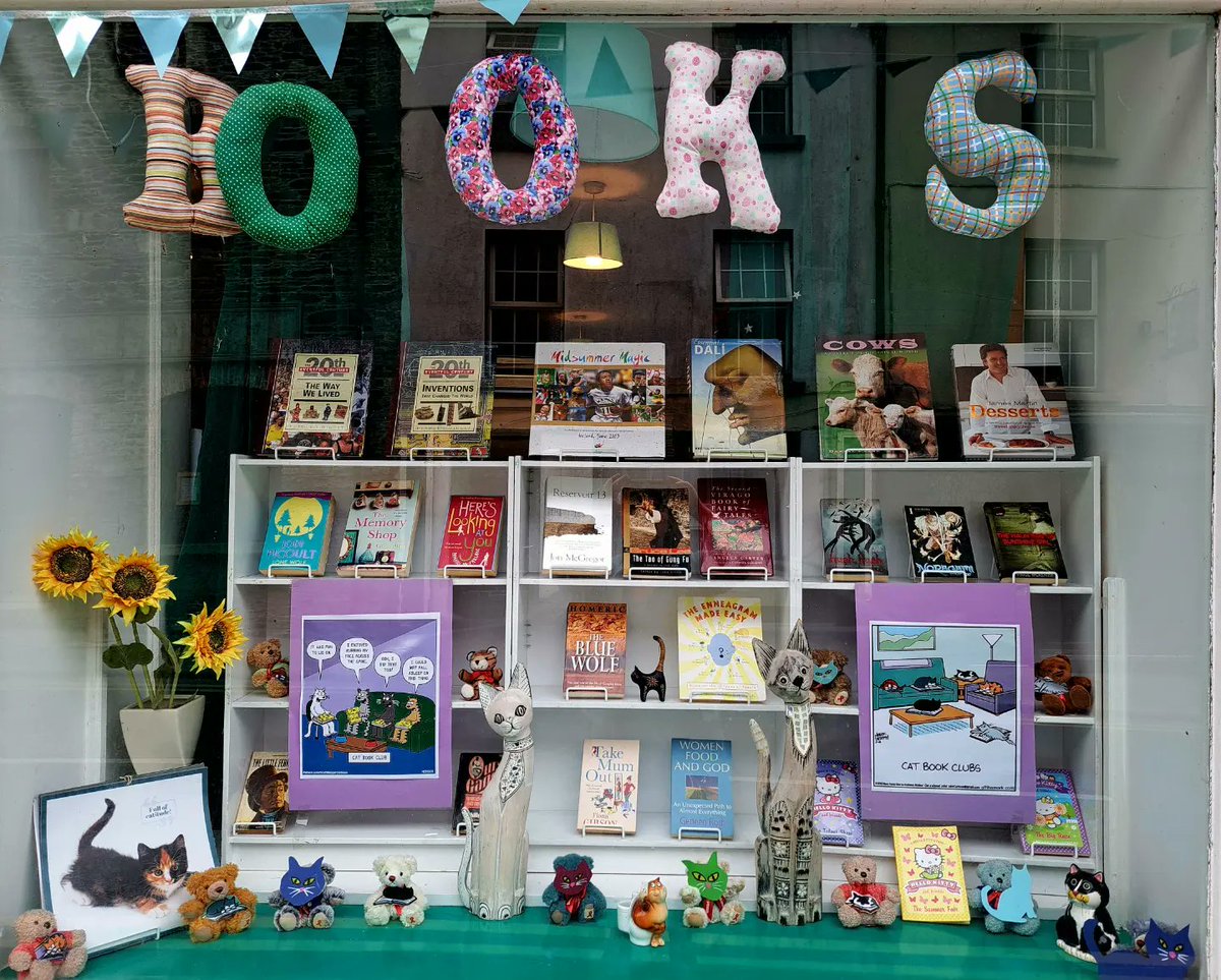 nr_book_shelter's tweet photo. What's new pussycat? Whoa whoa whoa...
As a crazy cat lady I had to simply do a kitty window. 
Public service announcement: if you start talking to me about cats, I am sure to tell you about mine &amp; show you photos,  so make sure you're not in a rush 
#newwindowdisplay https://t.co/SkkqTayBOE
