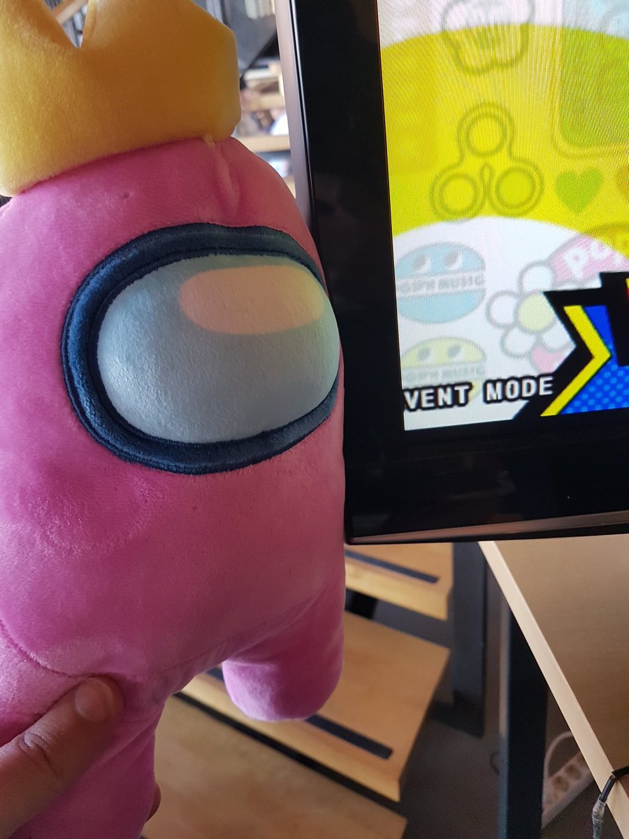 Rytmipelit setupattu'd just ennen väen paljouttua. #desucon