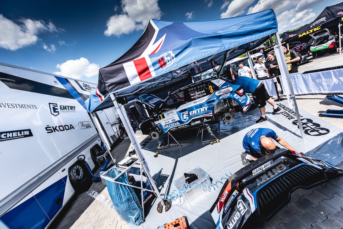 FilipMaresRally's tweet photo. Shakedown na Rally Hustopeče je za námi a slunce už docela topilo, takže to byla kvalitní rozehřívačka. Vše funguje jak má a těšíme se na podvečerní start. Držte nám palce a užijte si krásně závody spolu s námi! 💪😎
#michelinpilotsport #pmxrallymanagement #freerallyservice https://t.co/mlnNKPVEOL