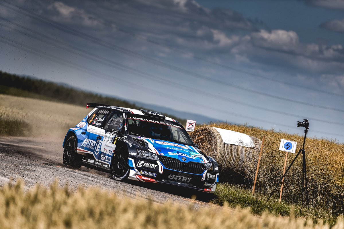FilipMaresRally's tweet photo. Shakedown na Rally Hustopeče je za námi a slunce už docela topilo, takže to byla kvalitní rozehřívačka. Vše funguje jak má a těšíme se na podvečerní start. Držte nám palce a užijte si krásně závody spolu s námi! 💪😎
#michelinpilotsport #pmxrallymanagement #freerallyservice https://t.co/mlnNKPVEOL