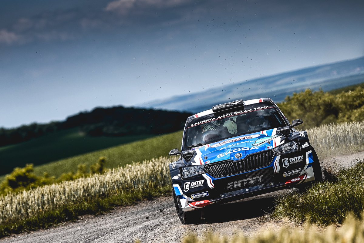 FilipMaresRally's tweet photo. Shakedown na Rally Hustopeče je za námi a slunce už docela topilo, takže to byla kvalitní rozehřívačka. Vše funguje jak má a těšíme se na podvečerní start. Držte nám palce a užijte si krásně závody spolu s námi! 💪😎
#michelinpilotsport #pmxrallymanagement #freerallyservice https://t.co/mlnNKPVEOL