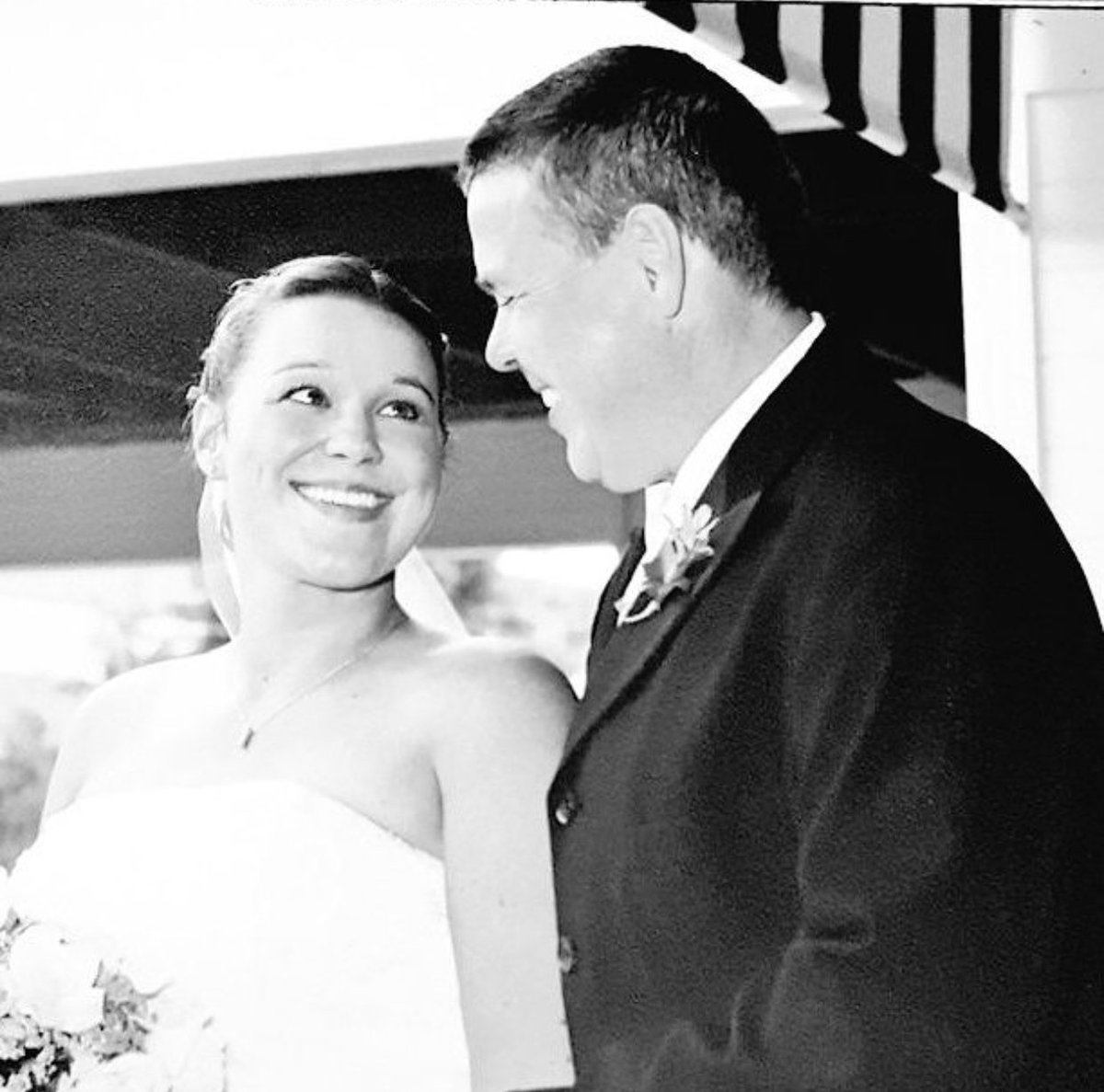 janagram80's tweet photo. @ILovePralines A wonderful supportive father! @BethkazV @lorene4too @mbrittany1414 #WINPRALINESWEDNESDAY https://t.co/yvsIMZSq8s