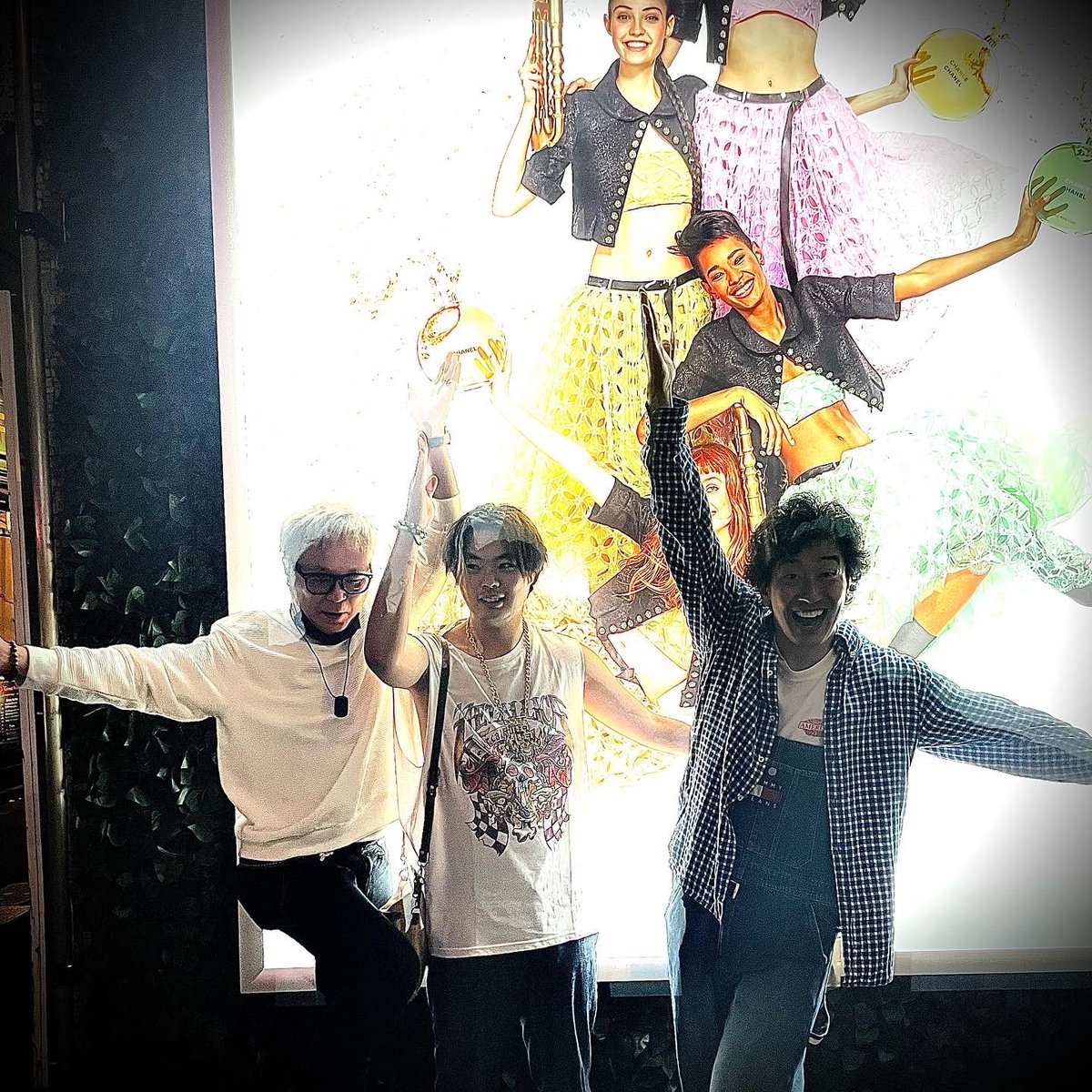 siskohei's tweet photo. CHANELに溶け込む"SummerLove"ポーズ
お笑いライブで自分の音を聴いたのは初めてでした！たかみち君ウケてて嬉しかったー🥹

#みんなのたかみち 
#たかみtube 
#ワタナベエンターテインメント
 #WELEx
 #表参道GROUND 
#お笑いライブ https://t.co/KKxlwBnnVq
