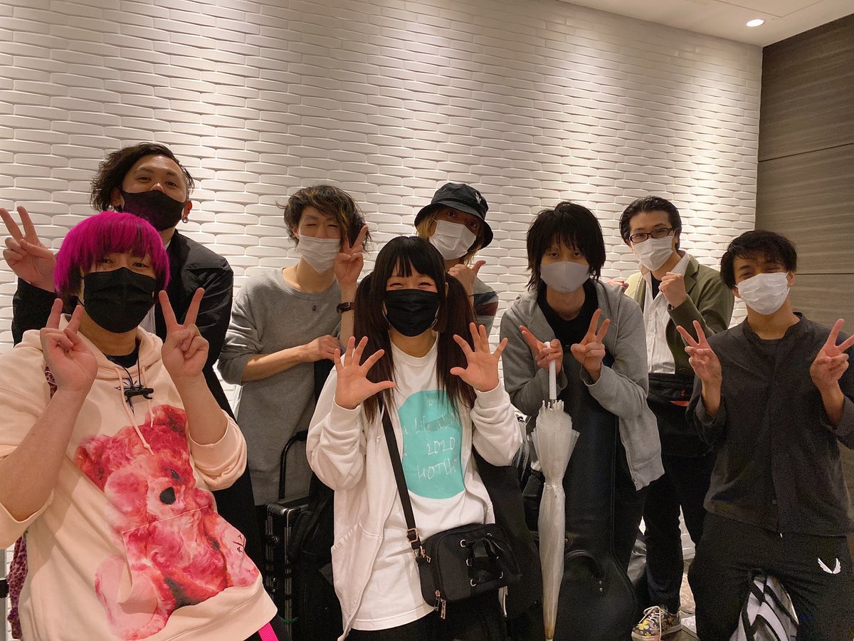 ichigo8110's tweet photo. 今日秘密の打ち合わせをした場所が去年のOUR JAMをやったところで、めちゃ高まった🤗🌈
去年と同じ壁でも写真撮ってきたw(2枚目が去年の)
そしてそしてももふれサポートメンバーも去年と同じメンツでやります🔥
めちゃ楽しみ!早く寝ないと!
#OURJAM2 https://t.co/6NWTUCIyr2
