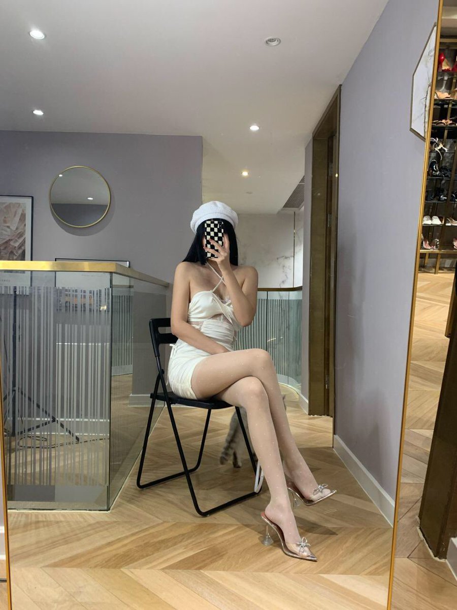YYMua520's tweet photo. 刚洗完澡可以舔了😍😍 https://t.co/URaIRrCOXR