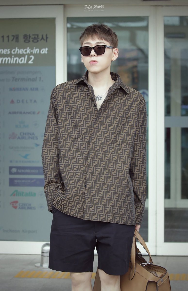 _winct's tweet photo. zico seungyoon pass as real siblings https://t.co/lmozIh71CG