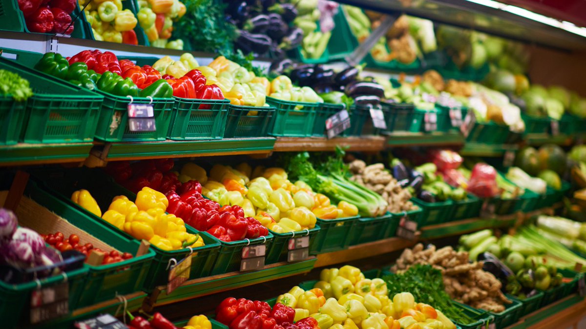 Goodable's tweet photo. Spain has drafted a new law that will make supermarkets pay for throwing away food.

Instead, they would be expected to donate their surplus to food banks, to help feed those who are hungry.

The law is expected to eliminate 1,300 tonnes of food from landfills.

🇪🇸 https://t.co/fXhRERRpCq