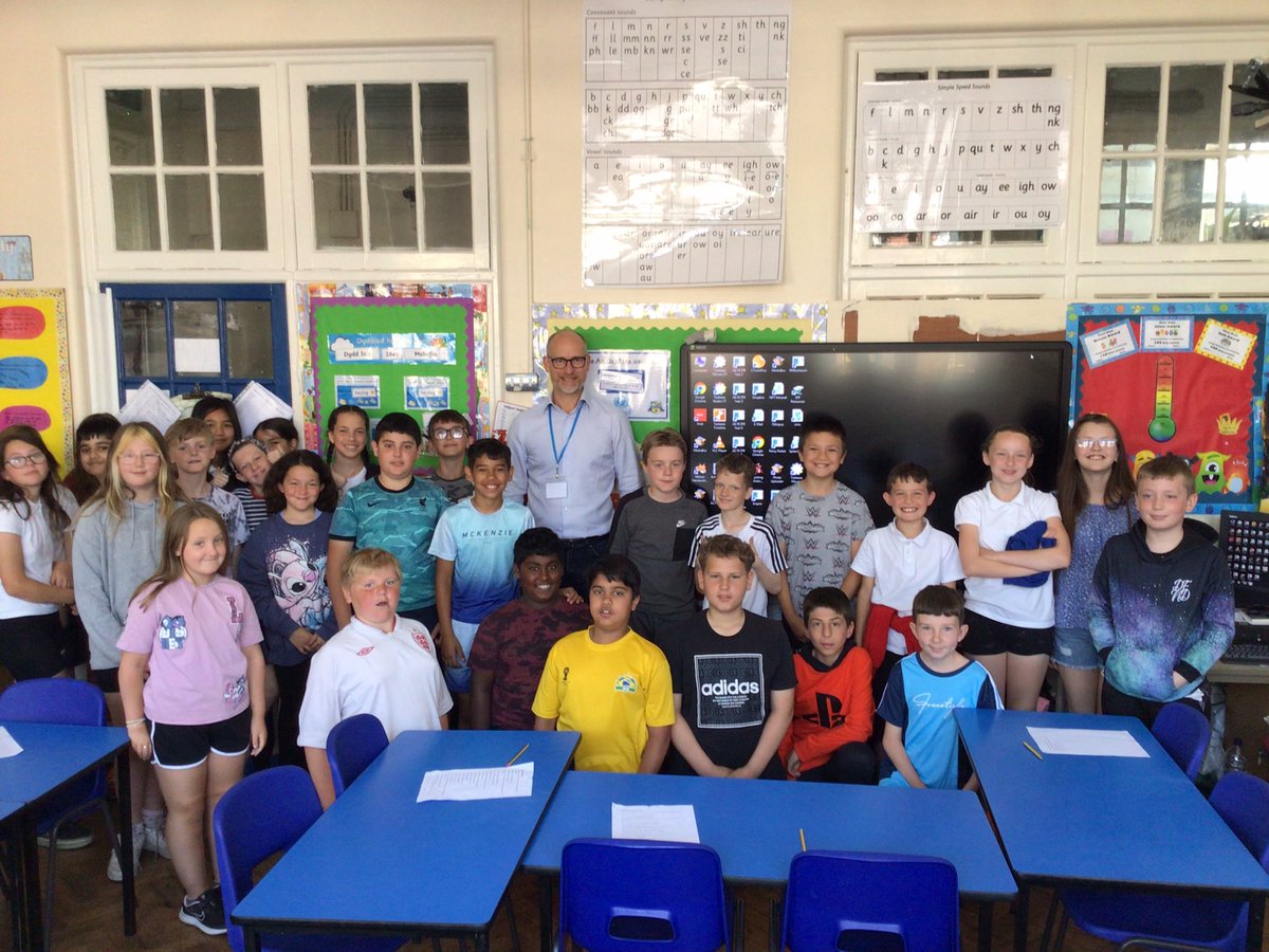 Sandfields_Pri's tweet photo. #sfpsandysixes #sfpethicalandinformedchampions
Sandy Sixes thoroughly enjoyed their visit this morning from @SKinnock, learning all about what it is like to be an MP. They had lots of questions to ask! https://t.co/1WxS7ISnas