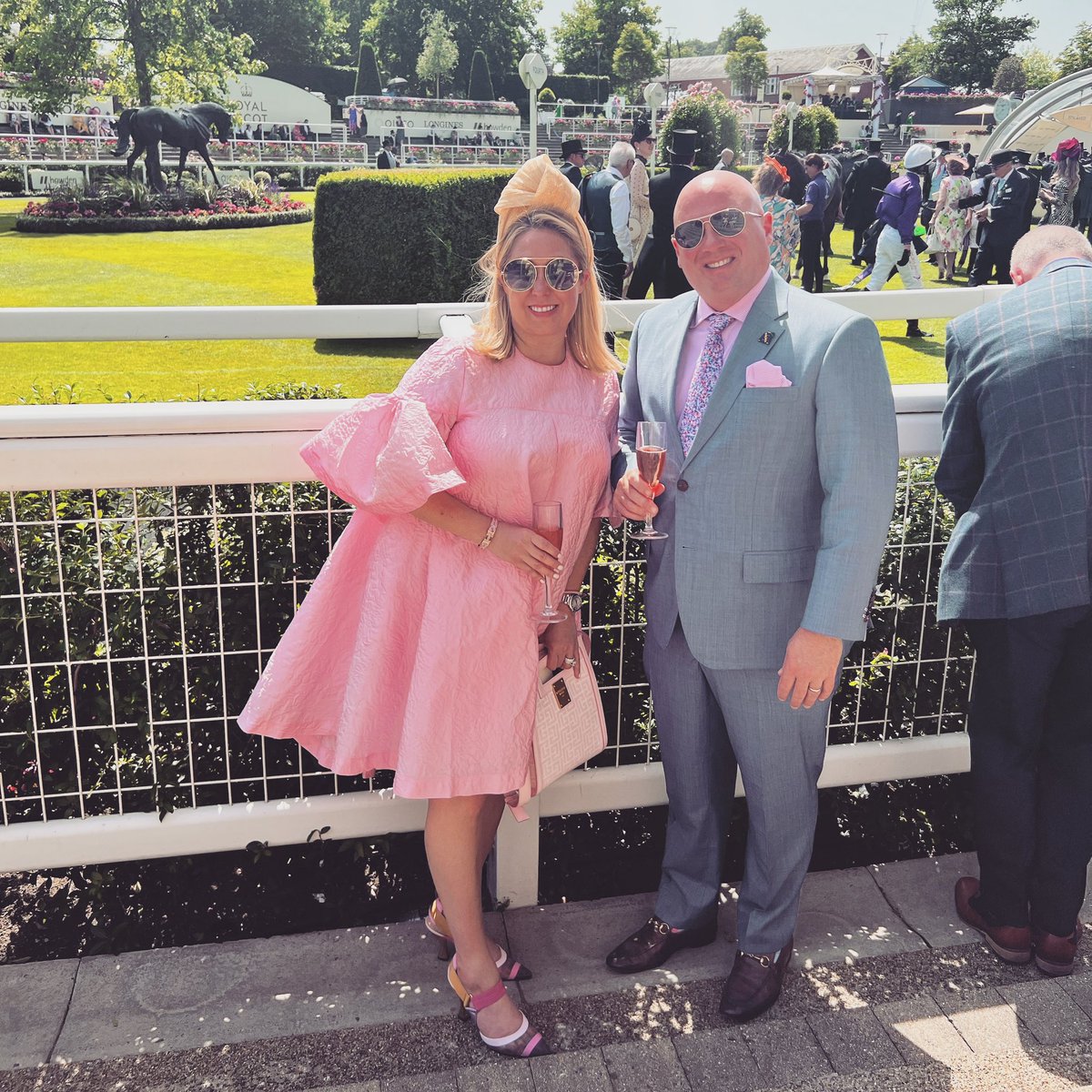 WindyCityAmanda's tweet photo. Casual Friday @Ascot! #Railbirds #RoyalAscot https://t.co/B83ssTdl2J