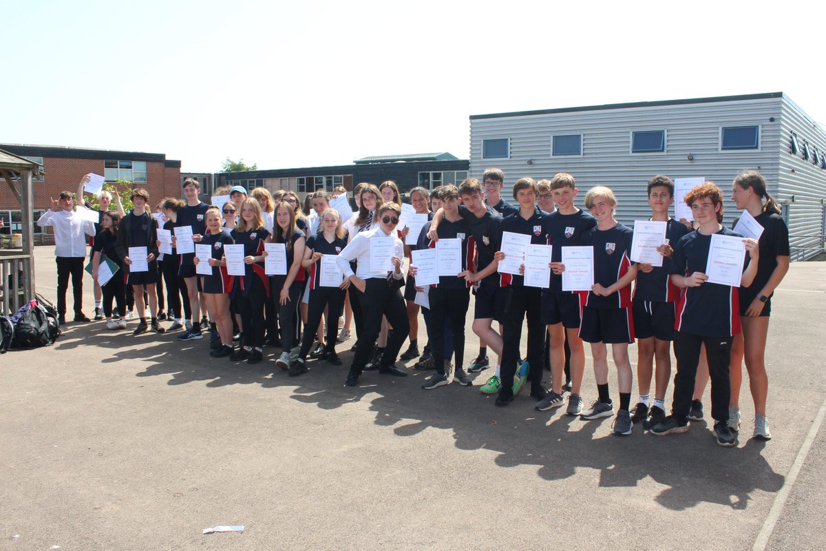 Well done to all the Year 10s who took part in the recent <a href="/TheBPhO/">The BPhO</a> Junior Physics Challenge <a href="/WyedeanSchool/">Wyedean School & Sixth form centre</a>. Special congratulations to Idris and Freddie for their Gold Awards!
2x Gold 🥇
10x Silver 🥈
32x Bronze 🥉
3x Commendations 👍