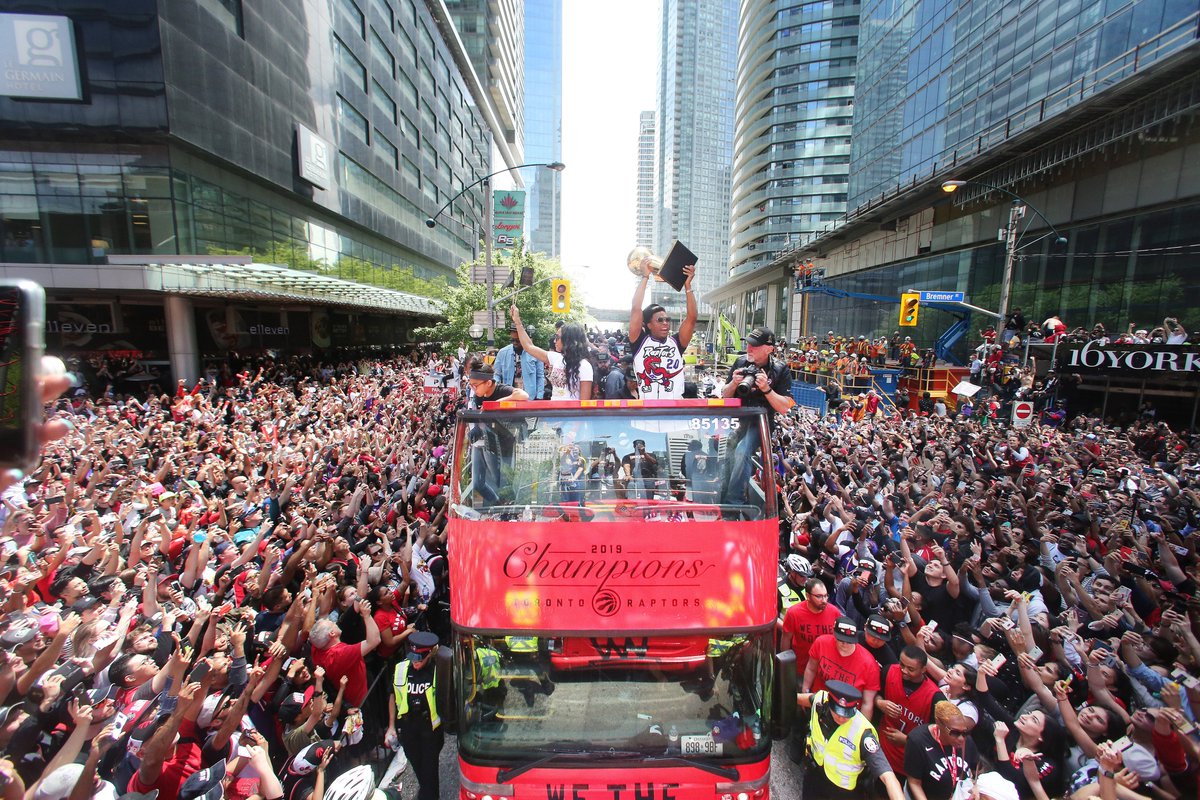 Sportsnet's tweet photo. ON THIS DAY: June 17, 2019
@Raptors fans packed the streets of Toronto for an epic championship parade. ๐๐ฆ #WeTheNorthDay https://t.co/lgRhxO3EB2