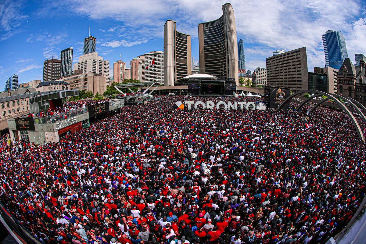 Sportsnet's tweet photo. ON THIS DAY: June 17, 2019
@Raptors fans packed the streets of Toronto for an epic championship parade. ๐๐ฆ #WeTheNorthDay https://t.co/lgRhxO3EB2