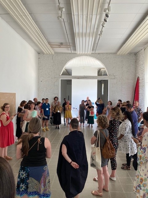 Spectacle vivant en Bretagne (@svbretagne) on Twitter photo J3 #FocusDanse-Workshop & experience sharing. jeu de piste à #kerguehennec (56) avec les délégation internationale et délégation Gd Ouest 45 pro. en itinérance entre Rennes & Brest
#Nomadanse Danse à tous les étages
<a href="/IFParis/">Institut français</a>•<a href="/CCNRB1/">CCNRB</a>•<a href="/regionbretagne/">Région Bretagne</a>
++bit.ly/3N4wl4a J3 #FocusDanse-Workshop & experience sharing. jeu de piste à #kerguehennec (56) avec les délégation internationale et délégation Gd Ouest 45 pro. en itinérance entre Rennes & Brest
#Nomadanse Danse à tous les étages
<a href="/IFParis/">Institut français</a>•<a href="/CCNRB1/">CCNRB</a>•<a href="/regionbretagne/">Région Bretagne</a>
++bit.ly/3N4wl4a