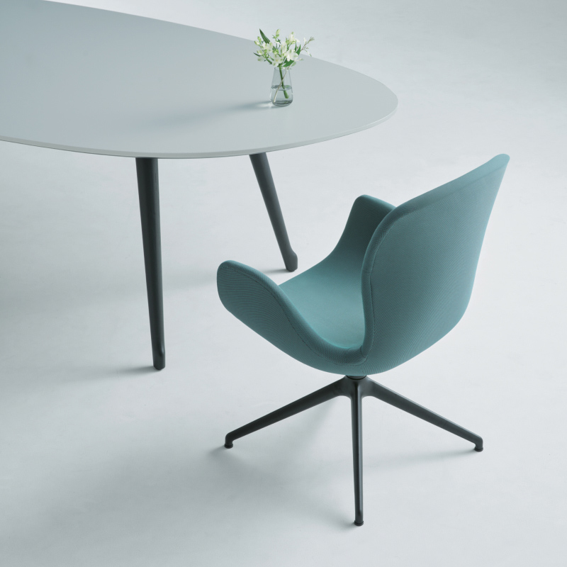 Some of our favorite designs from #NeoCon2022 

These chairs stylistically bridge the gap between home, hospitality and corporate spaces with precise upholstery detailing.