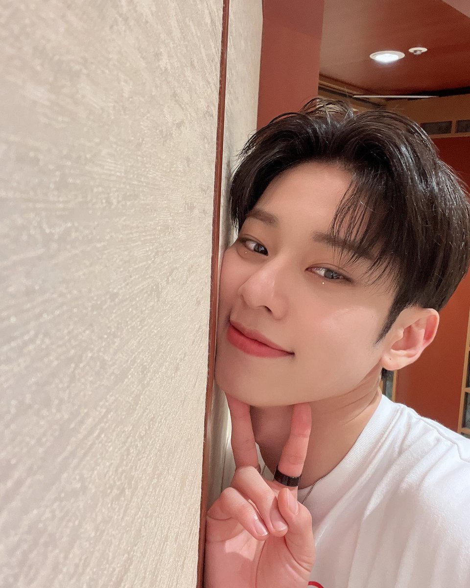 AB6IX_ID's tweet photo. [📸/220617]
AB6IX_official Instagram update dengan 🐿️Donghyun

"PipitembemDong🫠💙"

🔗 https://t.co/Q2ebZHmxf3

©AB6IX_ID

#AB6IX #에이비식스 #전웅 #김동현 #박우진 #이대휘 @AB6IX @AB6IX_MEMBERS https://t.co/CWuPUc0ERR