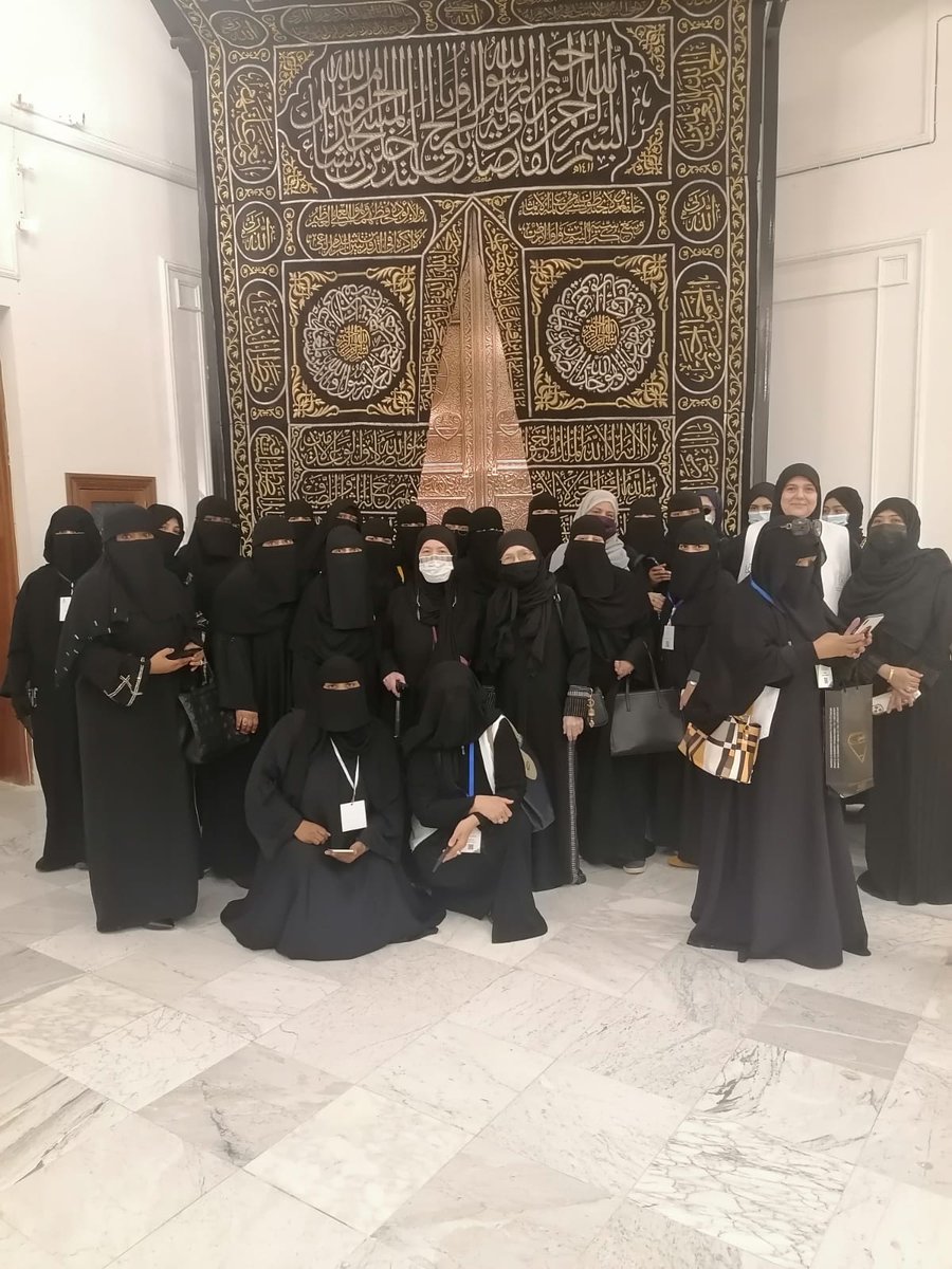 hyatuna7's tweet photo. زار أهل الوقار مع أعضاء فريق حياتنا رسالة التطوعي التابع لجمعية سقيا الماء بمنطقة مكة المكرمة يوم الثلاثاء الموافق ١٤/٦/٢٠٢٢ مجمع الملك عبدالعزيز لكسوة الكعبة، وتم استقبالهم من قبل سعادة مدير عام والعلاقات العامة والإعلام
 أ. أحمد السويهري
ومساعده أ. حمزة العيوني https://t.co/SQFBignfgO
