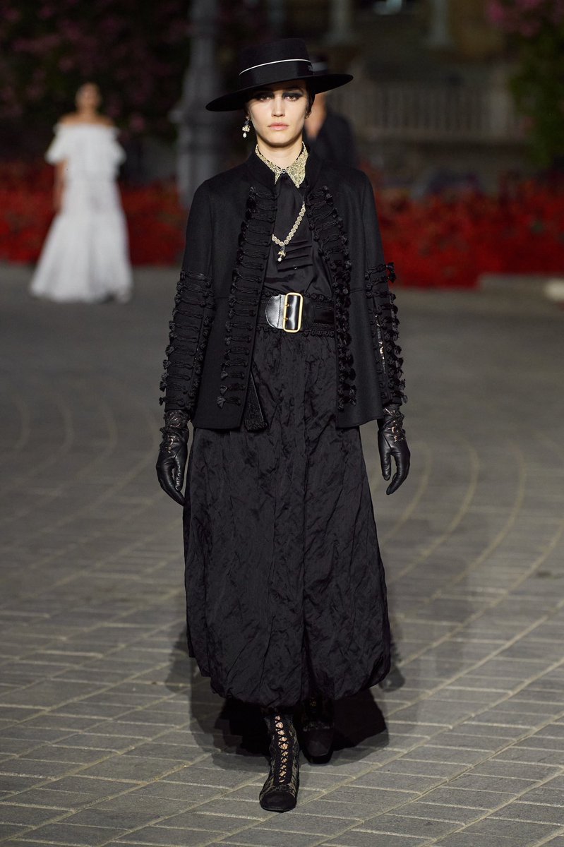 m2web17's tweet photo. dior resort 2023🖤🖤 https://t.co/KbSMlEcQnE