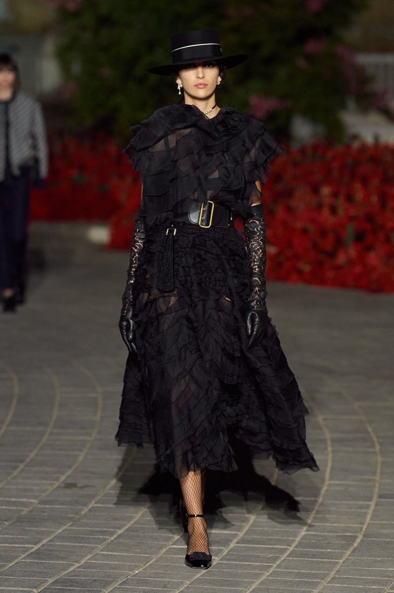 m2web17's tweet photo. dior resort 2023🖤🖤 https://t.co/KbSMlEcQnE