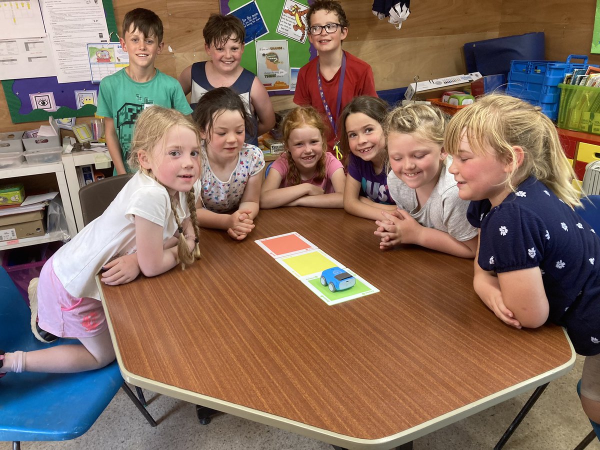 YsgolCiliauParc's tweet photo. Thank you to our Digital Wizards for showing Year 2 how to use #SpheroIndi. Great collaboration and problem solving. @Sphero #DigitalWizards @CSCeredigion #DosabrthCadwgan https://t.co/AJ9xe6ANQn
