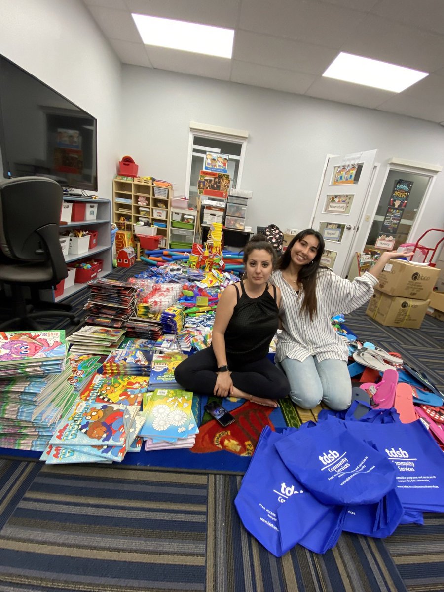 welcome_tdsb's tweet photo. Everything you see here was donated by two amazing local, non-profit organizations: Building4Change &amp; Canadian Helping Hands. Team members Sue and @ghazelleeee are packing summer gift bags for our Afghan refugee students @tdsb @ircc @TDSB_CS https://t.co/HRYVrgJ6Y4