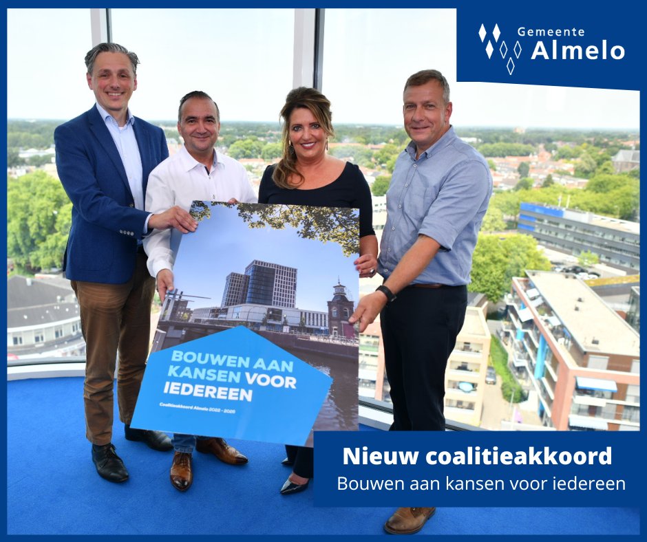 Gemeente_Almelo's tweet photo. Bouwen aan kansen voor iedereen. Dat is de ambitie van de nieuwe Almelose coalitie. Met trots presenteerden VVD, LAS, CDA en D66 vanmiddag hun coalitieakkoord. Bekijk het akkoord hier: https://t.co/1ZY7Z8Jxrv https://t.co/XkbQbQqzAn