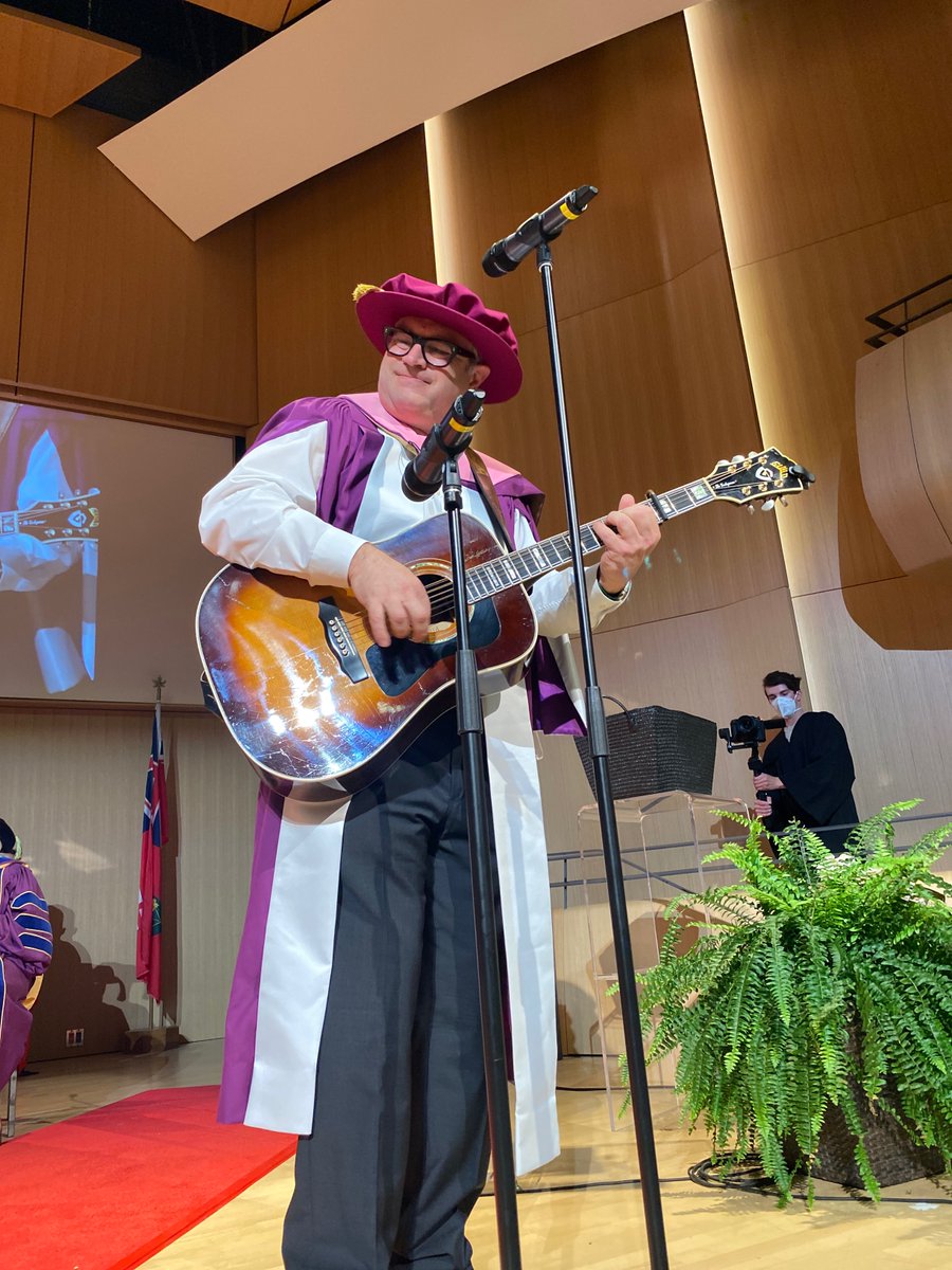 🎓Congratulations to the #Classof2022! <a href="/Stevenpage/">steven page</a> was awarded with an honorary Doctor of Music today and blew us away with an inspiring and funny speech, and an amazing live performance. Thank you, Steven.

#ForeverGolden | #LaurierLove