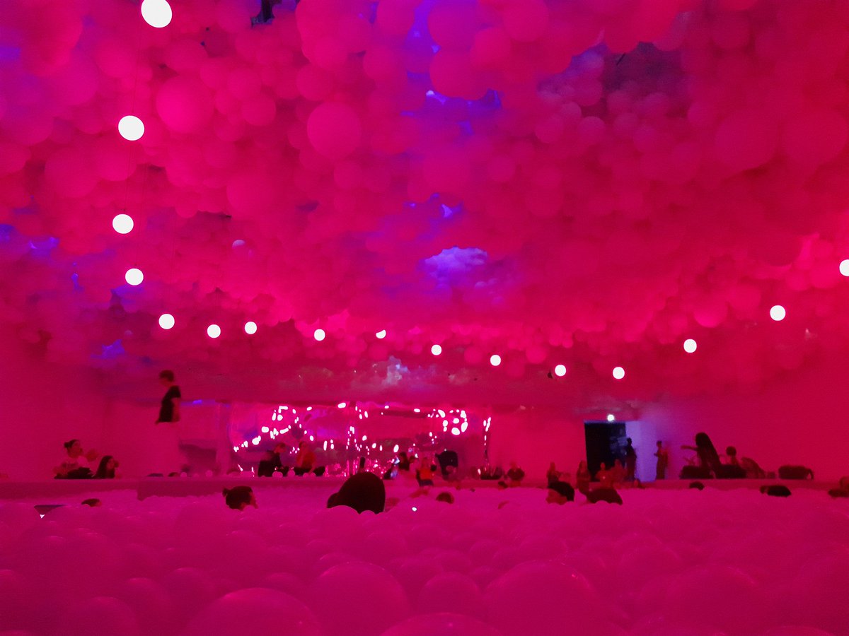 JulietteDemares's tweet photo. [#Sortie] A Paris avec les @LPComRouen pour 2 expos immersives : l'Odyssée sensorielle @Le_Museum et Pop Air @LaVillette ! 🌞🤸 https://t.co/uDlnBALNI7