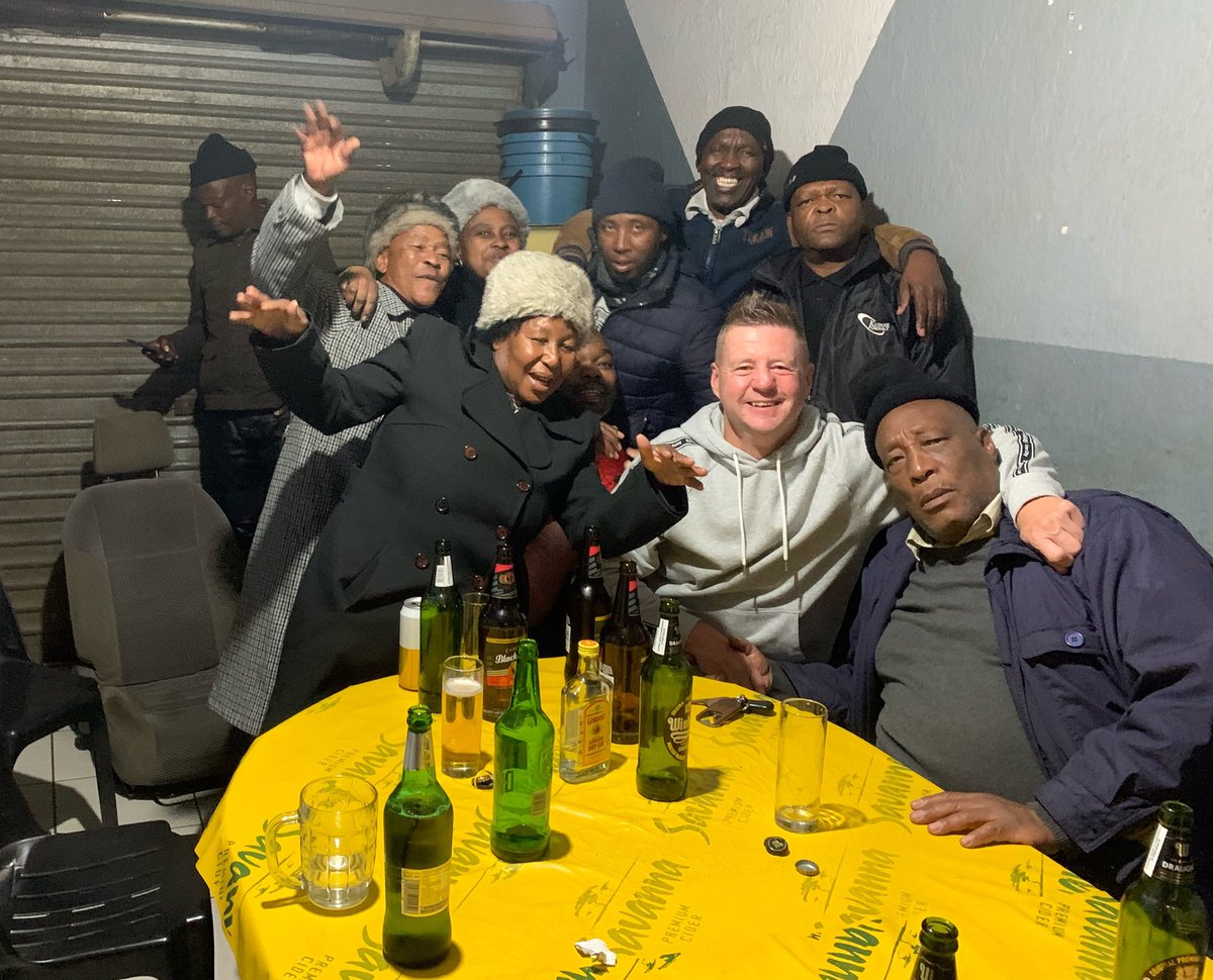 robertmarawa's tweet image. He's just finished off his latest Tatoo and had all the "banter" in the world in Soweto.....He's on his way to Under The Bridge in Katlehong!! 

The "LIFESAVER" is our guest tonight on #MSW 
@legend3 

@VumaFM @SowetanLIVE @RISEfm943