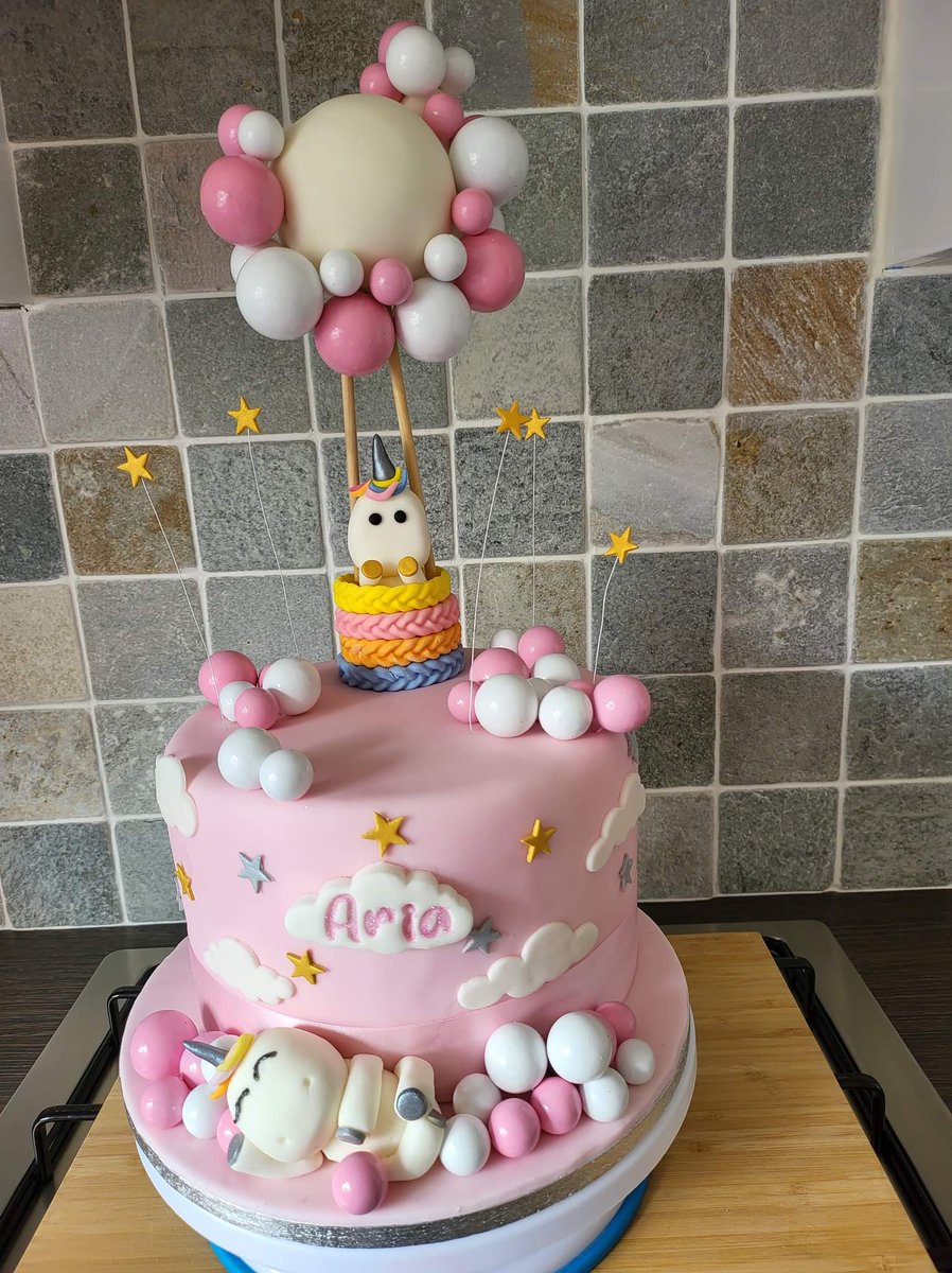 Squirtle007_'s tweet photo. Wife appreciation time! How amazing is this cake she's just finished?

#cake #decorativecake #unicorn #birthdaycake https://t.co/27pvM0vHUL