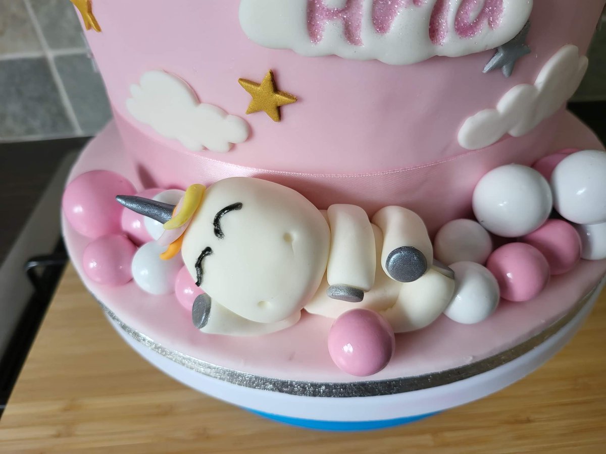 Squirtle007_'s tweet photo. Wife appreciation time! How amazing is this cake she's just finished?

#cake #decorativecake #unicorn #birthdaycake https://t.co/27pvM0vHUL