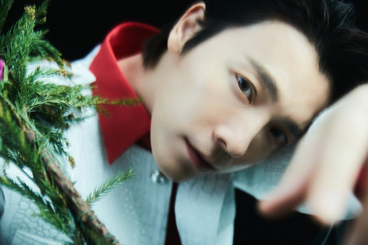 얼마나 사진에 이상한 짓을 해도 동해 이목구비가 어쩌구 미래보다 뚜렷하다....