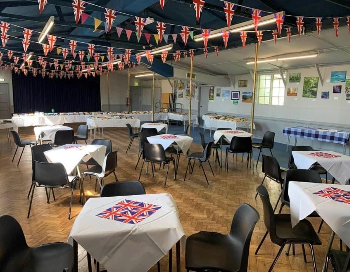 south_staffs's tweet photo. ๐ฅณ Here we have a few images showing Victory Hall in #LowerPenn gearing up for the #PlatinumJubilee celebrations.
Pics: Beccy Southall
#jubilee #jubilee2022 #SouthStaffordshire https://t.co/C4TBL7ayVe