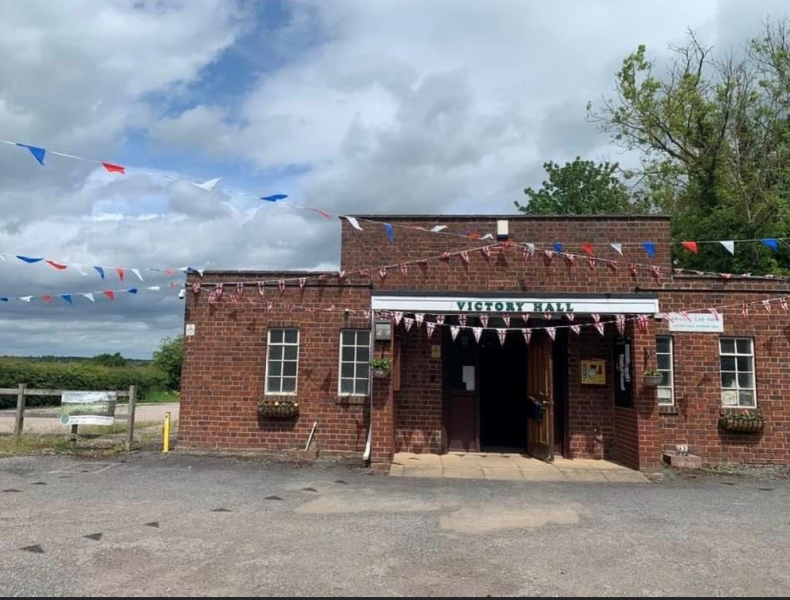 south_staffs's tweet photo. ๐ฅณ Here we have a few images showing Victory Hall in #LowerPenn gearing up for the #PlatinumJubilee celebrations.
Pics: Beccy Southall
#jubilee #jubilee2022 #SouthStaffordshire https://t.co/C4TBL7ayVe