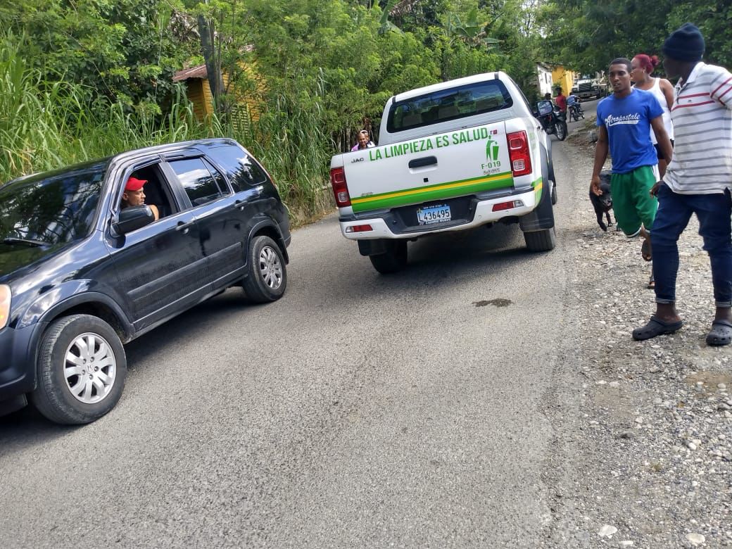 DiarioLibre's tweet photo. 📰 |#ActualidadDL| Apresan al subdirector de la junta distrital de Santiago Oeste acusado de atracar en vehículo rotulado
🔗 https://t.co/iKUll0YVWm
#DiarioLibre #Robo #Delicuentes #Santiago #Vehículo #JuntaDistrital https://t.co/nmE1V4ewGf