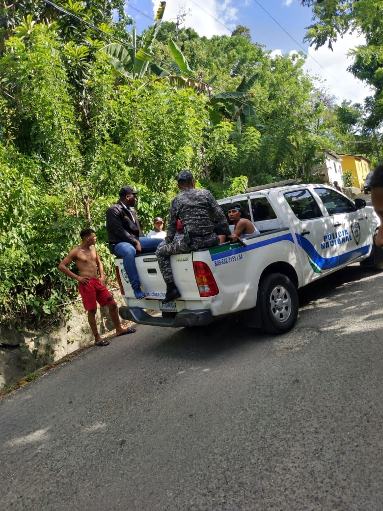 DiarioLibre's tweet photo. 📰 |#ActualidadDL| Apresan al subdirector de la junta distrital de Santiago Oeste acusado de atracar en vehículo rotulado
🔗 https://t.co/iKUll0YVWm
#DiarioLibre #Robo #Delicuentes #Santiago #Vehículo #JuntaDistrital https://t.co/nmE1V4ewGf