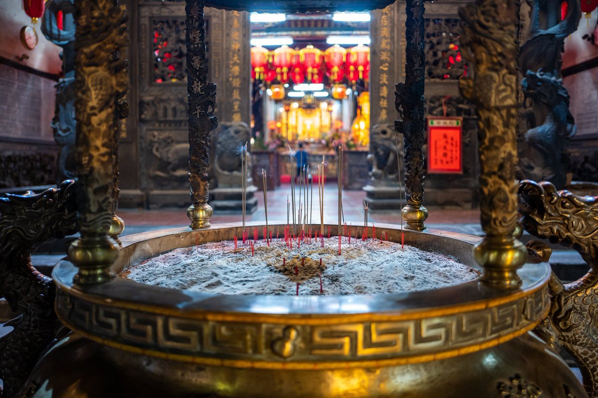 Lang______'s tweet photo. Le temple Longshan de #Taipei #Taiwan #rencontrertaiwan https://t.co/xI5YdOzbq0