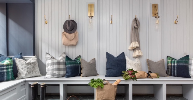 20 Stylish and Functional Mudrooms houzz.com/magazine/20-st…