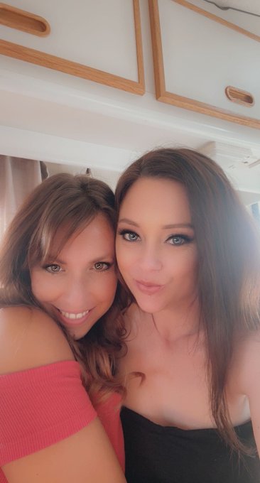 Mijn nieuwe foto's op Kinkylife: Wat was het gezellig in de sekscamper met Daphne Laat. Zoveel geile<a href="/tag/nsfwtwt"class="tags"><span>#nsfwtwt</span></a>