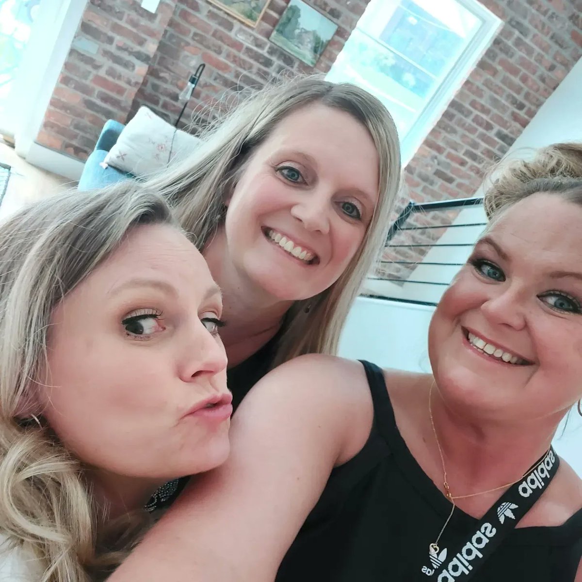 I LOVE THIS!!❤️😘 <a href="/LuvinMeSomeD/">Mindy 💙💛</a> <a href="/NKOTBcruiser/">Steffanie ❤️ NKOTB 🤖❤️💫</a>