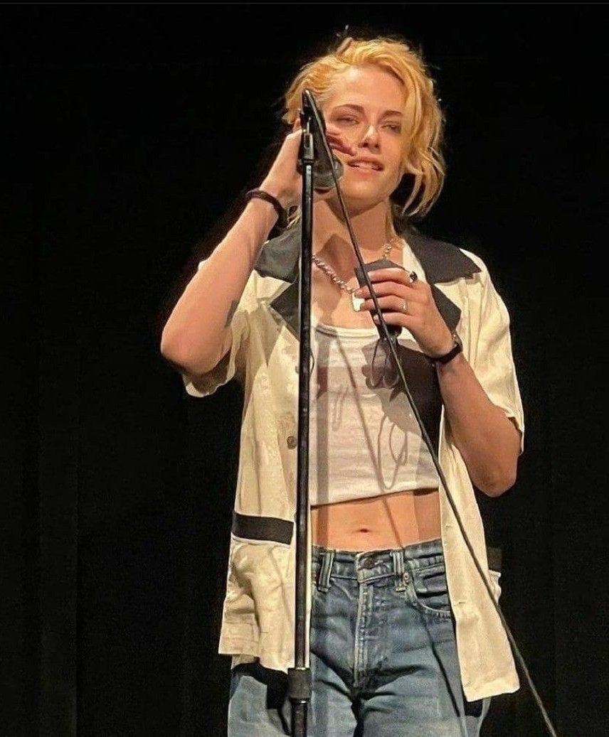 kriestwan's tweet photo. if i tell you that Kristen Stewart can do a concert https://t.co/JewXsOBphG