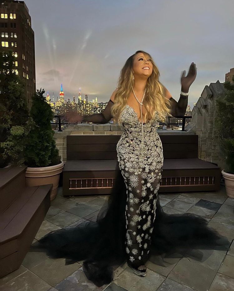AllAboutMariah's tweet photo. Singer, Songwriter, Producer, Queen @MariahCarey 👑
Congratulations Mariah!!!
#ProudToBeALamb #L4L
#SongwriterMariah ✍️🎶 https://t.co/MUqGFLVJhi