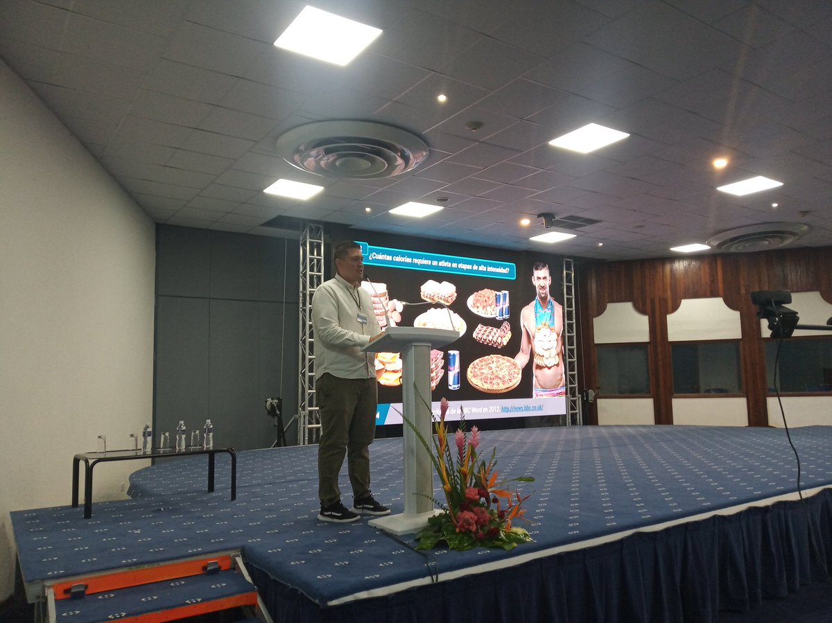 📍 Día 3 #CIENMEDE2022
🗣️ Conferencia Magistral 
📌 "Gasto energético, antropometría y su implicación en la nutrición deportiva"
🧠 MSc. Carlos Herrera Amante, Doctorando en Ciencias del Deporte, Nutriólogo del Deporte, Prof. de Nutrición Deportiva y Fisiología del Ejercicio 🇲🇽