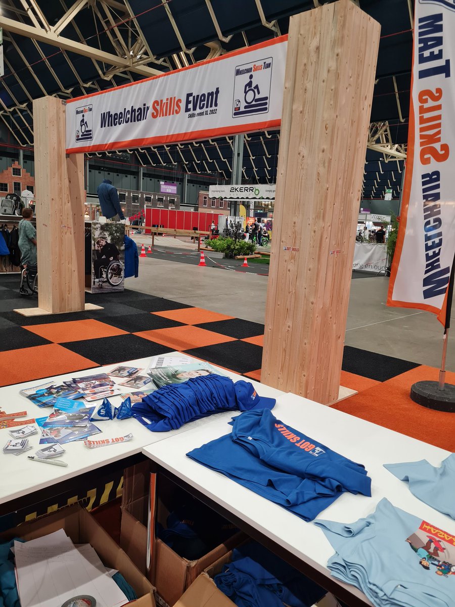 annekegrobben's tweet photo. Vandaag mogen helpen het Wheelchair Skills Team op de @supportbeurs. 4 Jaar geleden hulp aangeboden omdat ik iets terug wilde doen na hun geweldige training. Inmiddels lopend, dankzij de pde brace, kunnen helpen op de beurs. #supportbeurs #wheelchairskillsteam https://t.co/BggCm38Ew0