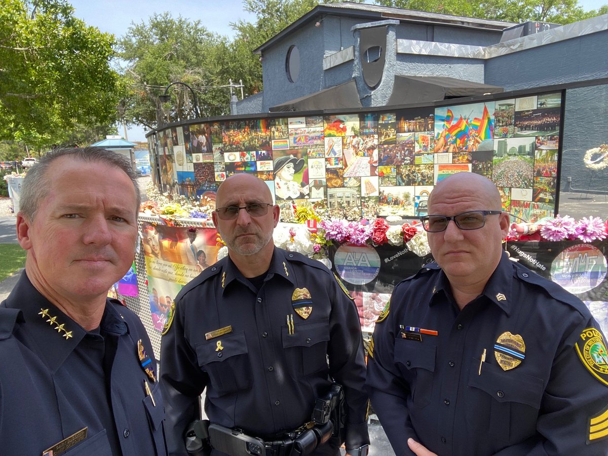 wiltonmanorspd's tweet photo. This week while at accreditation proceedings in Orlando, #TeamWMPD visited the @onePULSEorg memorial to remember, and honor, the 49 victim's who died, and 53 others who were wounded June 12, 2016.
#WeWillNotLetHateWin
#WMPD4ALL
#TogetherWeAreBetter
@WiltonManorsCty https://t.co/ZsNPvuNSA7