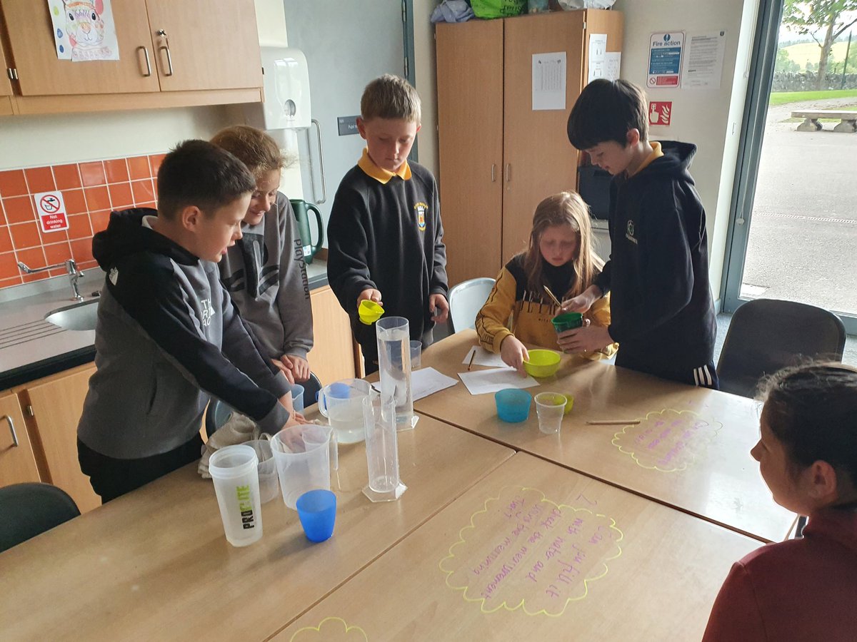 P6Bcdps's tweet photo. In maths we have been learning about capacity 🧪🪣 Our maths rotation focused on identifying correct measurements and converting between litres &amp; ml. Even in P6 we still loving measuring (guddling with) water! #cdpsdg7 #cdpsdg7maths https://t.co/1hhe0G2hPA