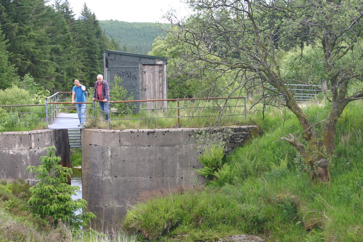 ECT_UK's tweet photo. Thank you to Alan Radbourne &amp; Jack Cosby from @UK_CEH Bangor for hosting ECT this week at the breathtaking Plynlimon Catchments long-term land use experiment in mid-Wales. More here: https://t.co/kdeIFbEQM6 #LTER #ecology #freshwater @NatResWales @fluitans @freshwaterbio https://t.co/XGygc0xdLI