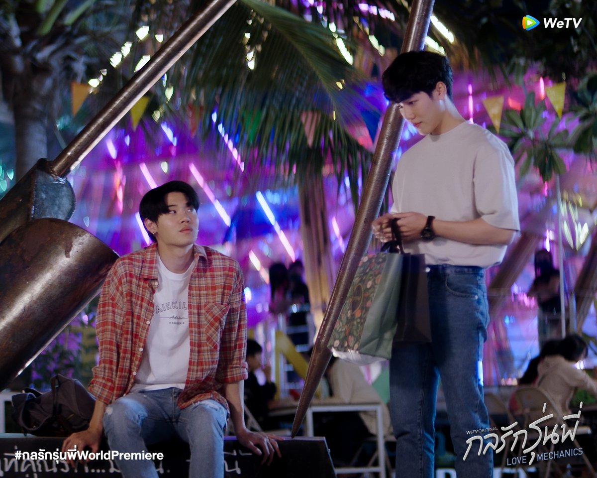 WeTVThailand's tweet photo. อ่านเรื่องย่อซีรีส์กลรักรุ่นพี่ EP.1-2
ได้ที่ : https://t.co/TRoq3ICAxO
.
จุดเริ่มต้นความสัมพันธ์ของมาร์คกับวีจะเป็นอย่างไร?
ติดตามได้ในซีรีส์ #กลรักรุ่นพี่
https://t.co/NICgkVgvAg
คืนนี้ รับชม 2 ตอนแรก เวลา 21:00 น. ทาง WeTV เท่านั้น
.
#LoveMechanics 
#WeTVth #WeTVOriginal https://t.co/VYT8DJFbTi